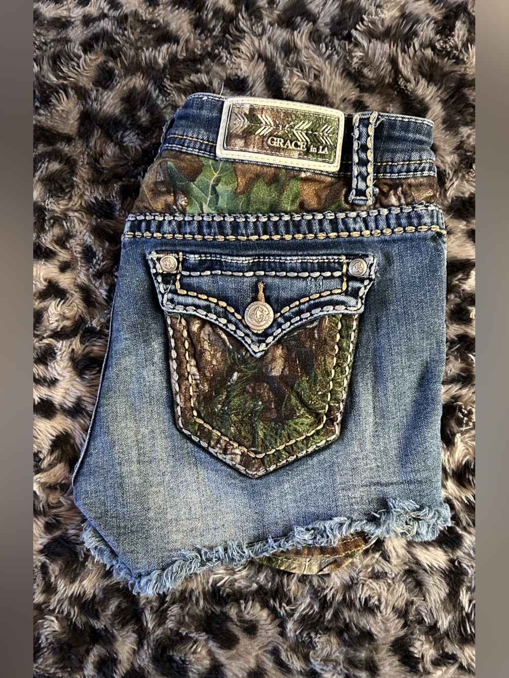 Grace in LA camo short tag size 31